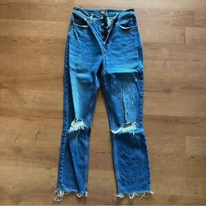Abercrombie & Fitch Ultra High Rise Mom Jean - Medium Wash